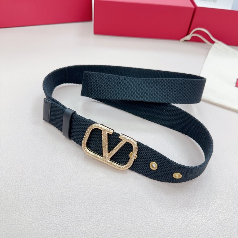 3.0cm Valentino new. Length 75.80.85.90.95.100. European size, original customized fine brass buckle [celebrate] [celebrate] [celebrate] [celebrate