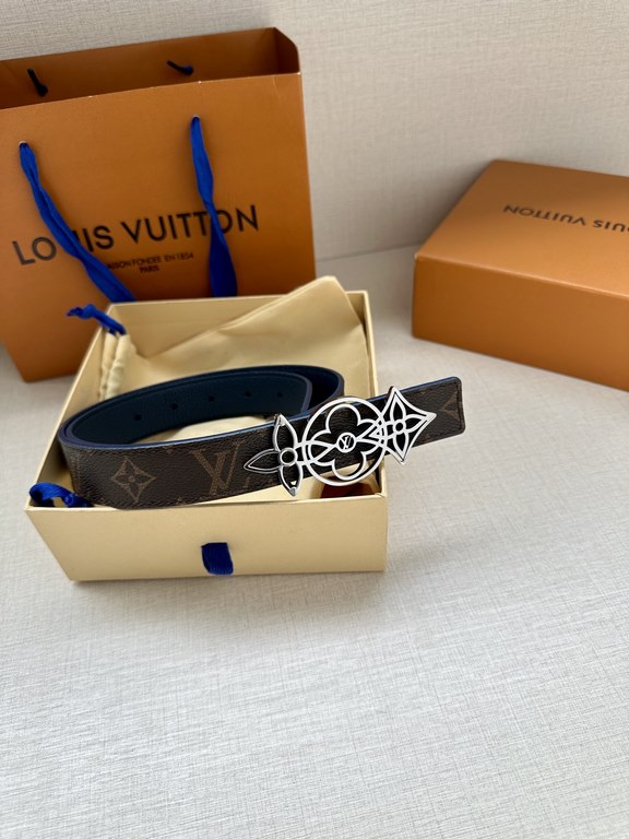 The LV Initiales Reversible Belt is available in Monogram canvas or smooth leather, allowing the classic logo buckle to take center stage for even more styling possibilities.