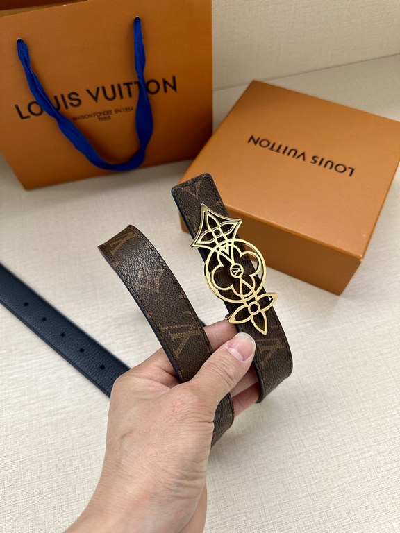 The LV Initiales Reversible Belt is available in Monogram canvas or smooth leather, allowing the classic logo buckle to take center stage for even more styling possibilities.