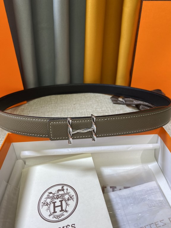 ~ Hermes new synchronized update, the original single generation purchase level, 24mm Belt body both sides of the imported original first-layer cowhide, pure steel new original buckle, the belt can be used on both sides 