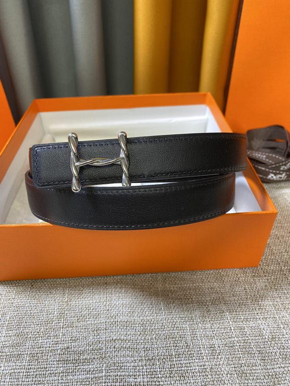 ~ Hermes new synchronized update, the original single generation purchase level, 24mm Belt body both sides of the imported original first-layer cowhide, pure steel new original buckle, the belt can be used on both sides 