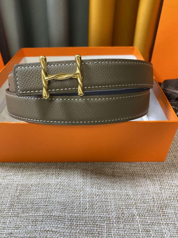 ~ Hermes new synchronized update, the original single generation purchase level, 24mm Belt body both sides of the imported original first-layer cowhide, pure steel new original buckle, the belt can be used on both sides 