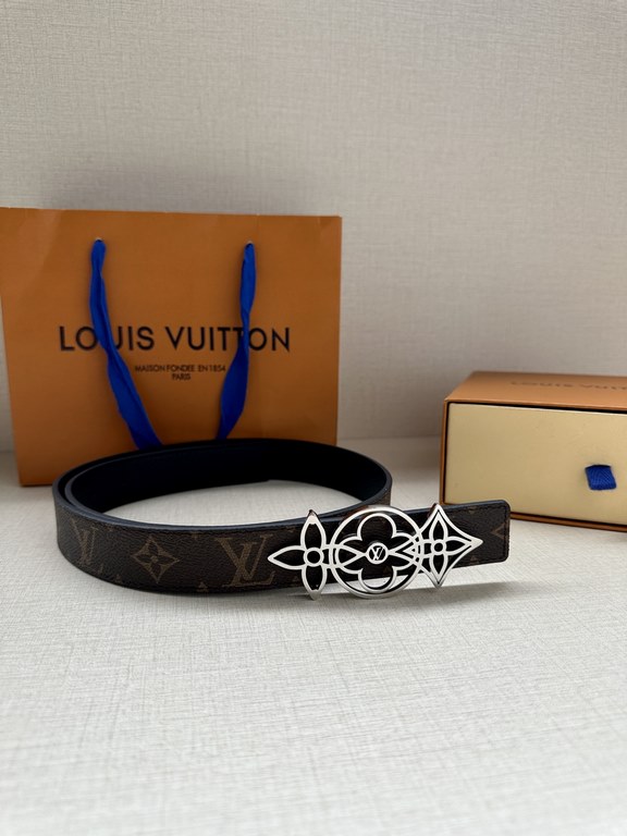 The LV Initiales Reversible Belt is available in Monogram canvas or smooth leather, allowing the classic logo buckle to take center stage for even more styling possibilities.