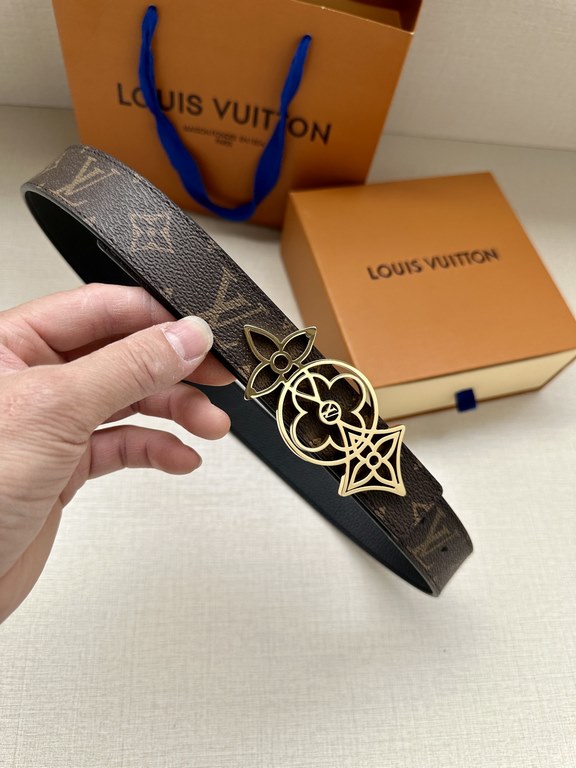 The LV Initiales Reversible Belt is available in Monogram canvas or smooth leather, allowing the classic logo buckle to take center stage for even more styling possibilities.