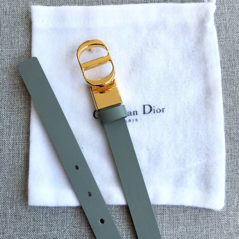 With full set of packaging gift box Dior Women's New 2.0CM The French designer once said, The belt is the ideal accessory that is adept at emphasizing the lines of the waist. The CD belt collection is made of exquisite l