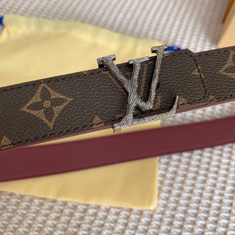 Comes with a full set of gift boxLOUIS VUITTON Louis Vuitton Overseas purchased original genuine Made in Spain - Classic reversible design, one for two Mon organ canvas leather belt, imported calfskin lining, shiny palla