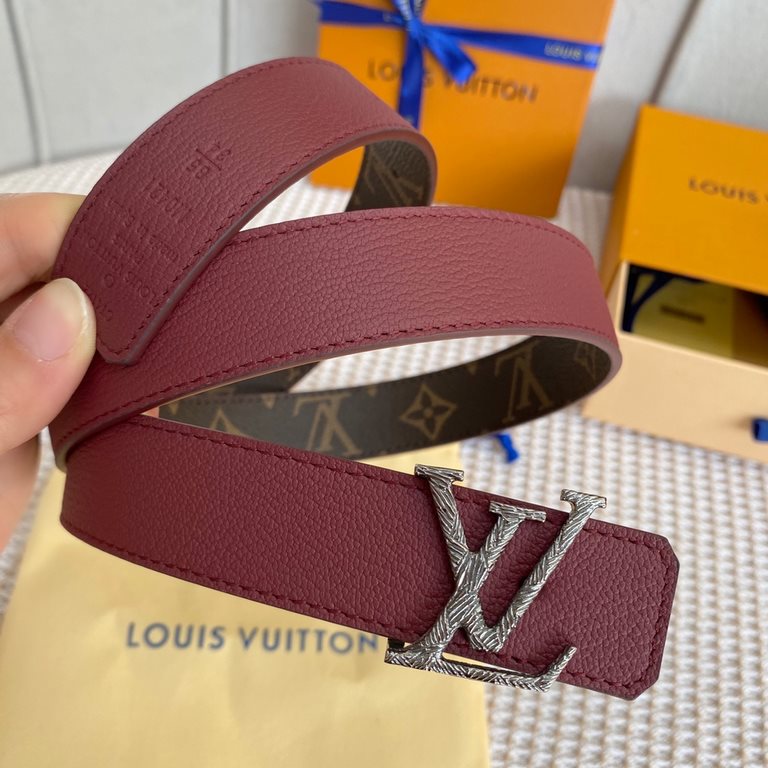 Comes with a full set of gift boxLOUIS VUITTON Louis Vuitton Overseas purchased original genuine Made in Spain - Classic reversible design, one for two Mon organ canvas leather belt, imported calfskin lining, shiny palla