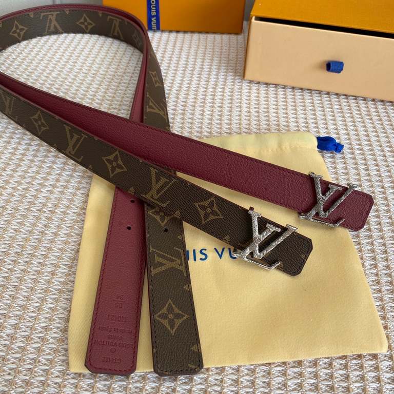 Comes with a full set of gift boxLOUIS VUITTON Louis Vuitton Overseas purchased original genuine Made in Spain - Classic reversible design, one for two Mon organ canvas leather belt, imported calfskin lining, shiny palla