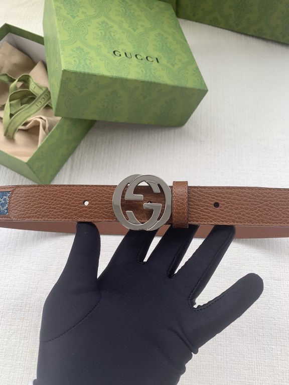 Women's Complete with gift box   G's new denim fabrics are interpreted through the lens of the Gucci aesthetic and emanate a strong brand identity. This belt is embellished with GG motifs throughout, incorporating a slig