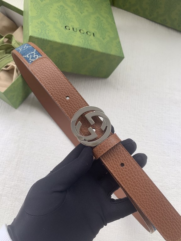 Women's Complete with gift box   G's new denim fabrics are interpreted through the lens of the Gucci aesthetic and emanate a strong brand identity. This belt is embellished with GG motifs throughout, incorporating a slig