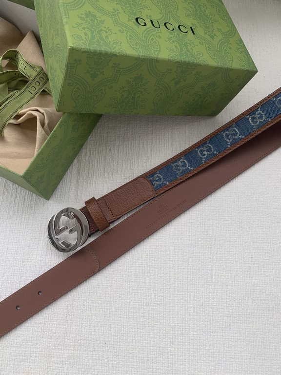 Women's Complete with gift box   G's new denim fabrics are interpreted through the lens of the Gucci aesthetic and emanate a strong brand identity. This belt is embellished with GG motifs throughout, incorporating a slig