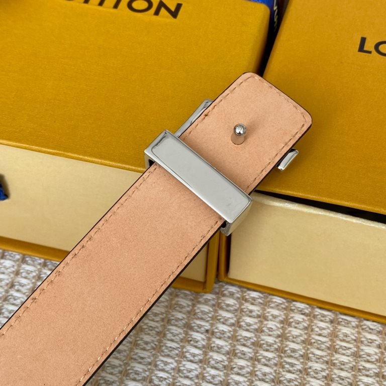 Comes with a full set of gift boxWidth 30mm LOUIS VUITTON OVERSEAS ORIGINAL GENUINE Made in Spain - Classic design Mon organ canvas leather belt Imported calfskin cream brushed bottom lining Shiny palladium-plated buckle