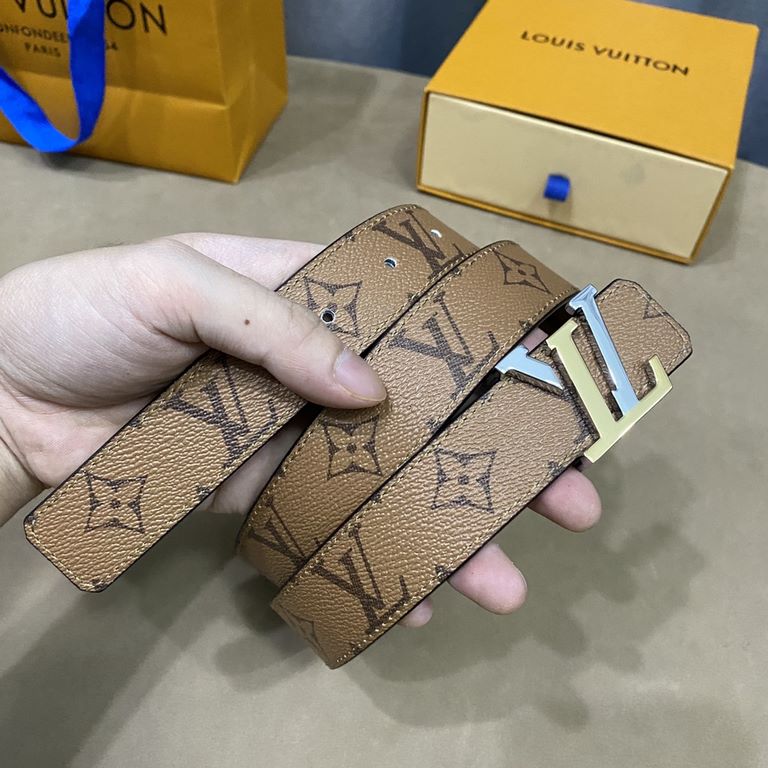 (Picture package )Width 30mmChic and stylish, this LV Iconic 30mm reversible belt is adorned with an eye-catching large Monogram print on one side, echoing Louis Vuitton's newly launched Monogram Giant collection.