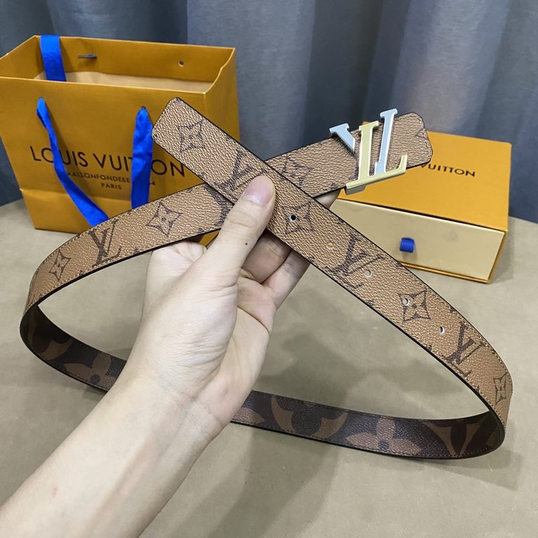 (Picture package )Width 30mmChic and stylish, this LV Iconic 30mm reversible belt is adorned with an eye-catching large Monogram print on one side, echoing Louis Vuitton's newly launched Monogram Giant collection.