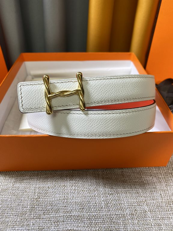 ~ Hermes new synchronized update, the original single generation purchase level, 24mm Belt body both sides of the imported original first-layer cowhide, pure steel new original buckle, the belt can be used on both sides 