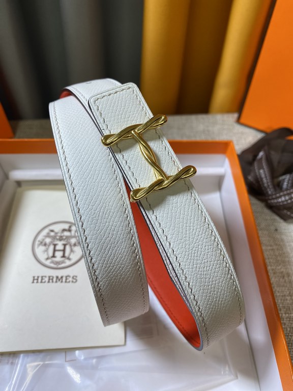 ~ Hermes new synchronized update, the original single generation purchase level, 24mm Belt body both sides of the imported original first-layer cowhide, pure steel new original buckle, the belt can be used on both sides 