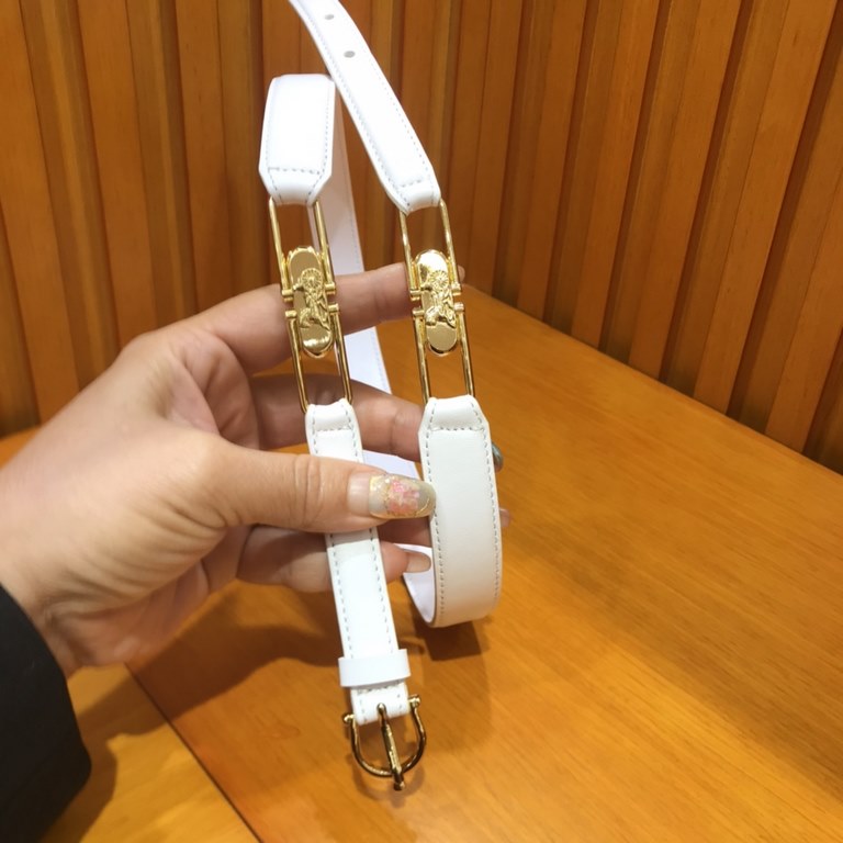 Celine - Celine mini belt, this belt is recommended for business sophisticated woman with, with dresses, coats, suit pants, on the body super high-grade, versatile self-retention models, width 1.5cm, length 75, 80, 85, 9