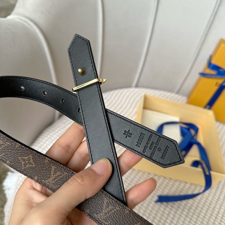 Lv pyrmide Truck L OEiI reversible belt 】 Donkey ladies   belt width 2.5cm Classic color coffee flower   calf leather plain bottom with new flower interlocking buckle can be worn on both sides of the fashionable and gene