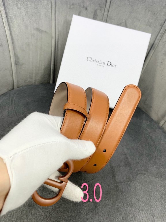 Width 3.0cm Dior (Dior) explosion of flat wireless belt body  Saddle head layer calf leather belt.Lacquered metal CD logo in imported double-layer cowhide leather.