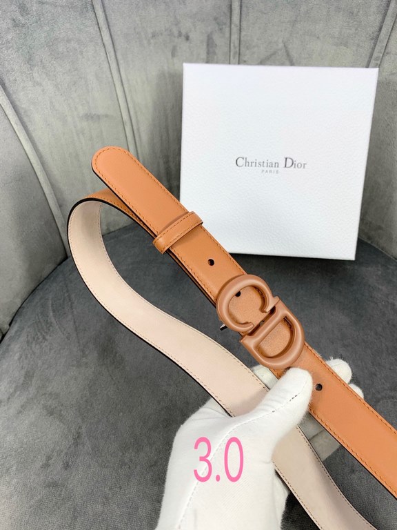 Width 3.0cm Dior (Dior) explosion of flat wireless belt body  Saddle head layer calf leather belt.Lacquered metal CD logo in imported double-layer cowhide leather.