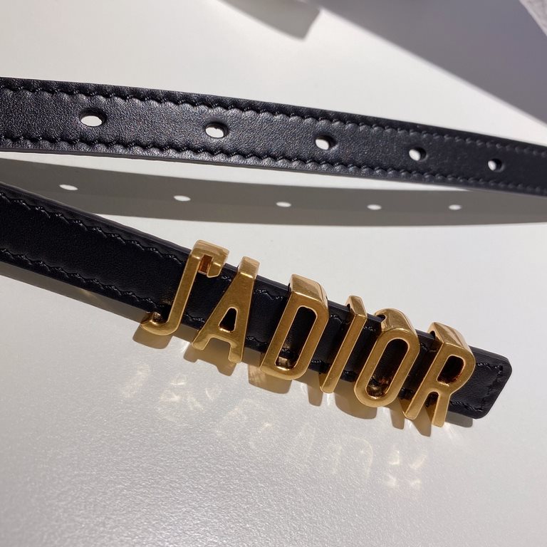 CD Dior 1.5cm Women's Belt Counter counter with Dior letter buckle, imported calf leather, star with the same belt, versatile explosive models. With a complete set of packaging gift box