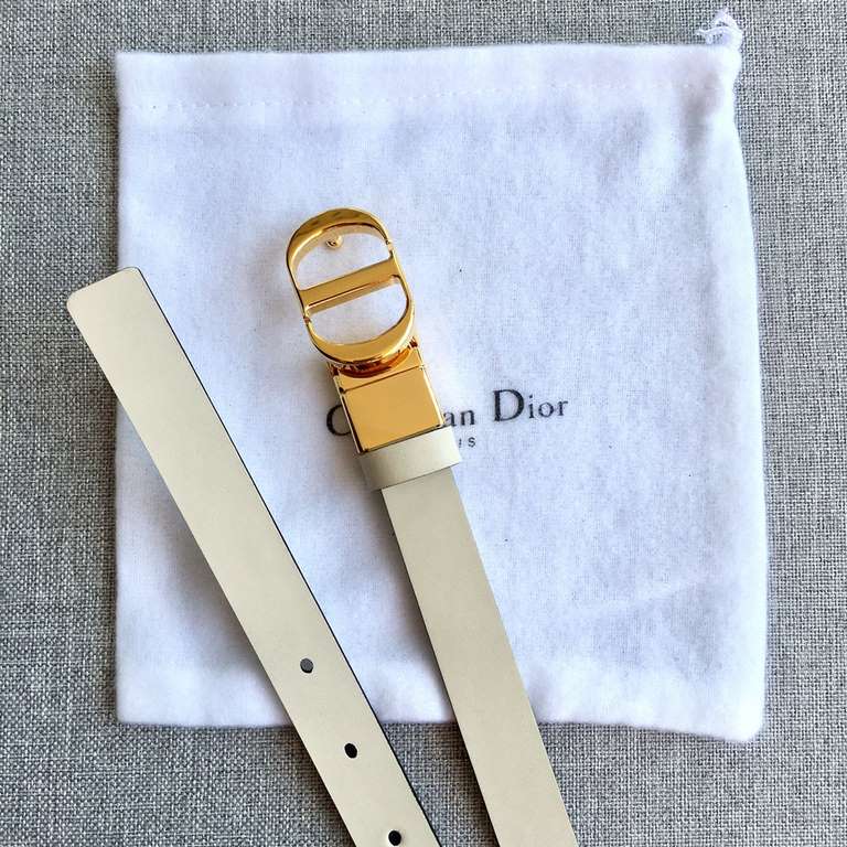 With full set of packaging gift box Dior Women's New 2.0CM The French designer once said, The belt is the ideal accessory that is adept at emphasizing the lines of the waist. The CD belt collection is made of exquisite l