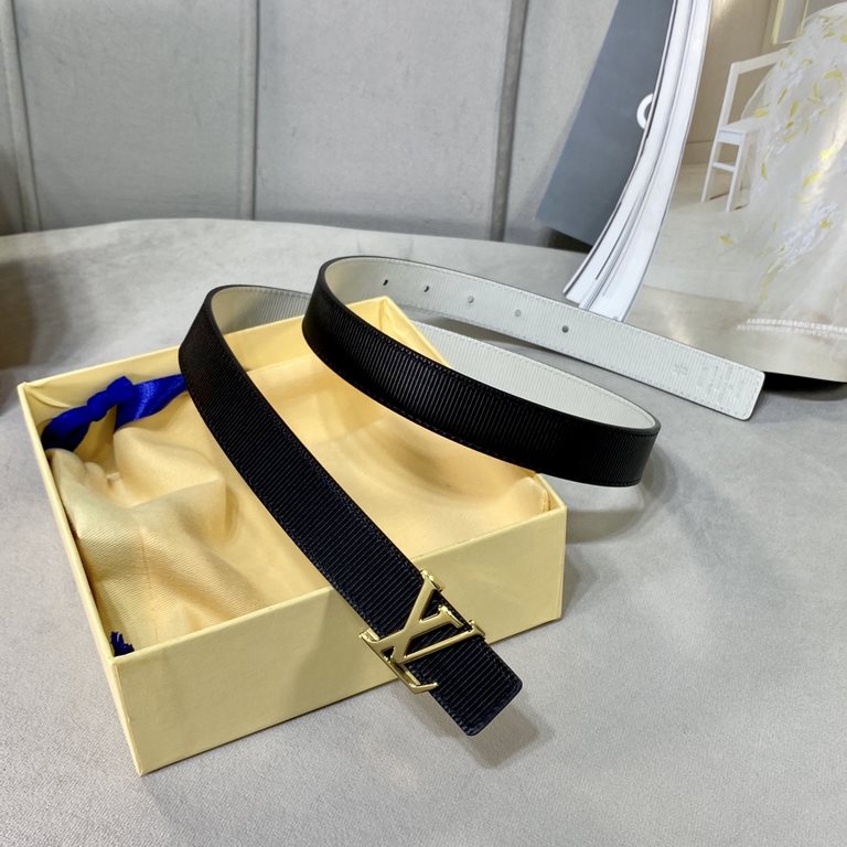 Comes in a fully packaged gift box  .               The newest   belt. Width 25mm Reversible calfskin leather embossed striped black on white Reversible with refined faux jade buckle