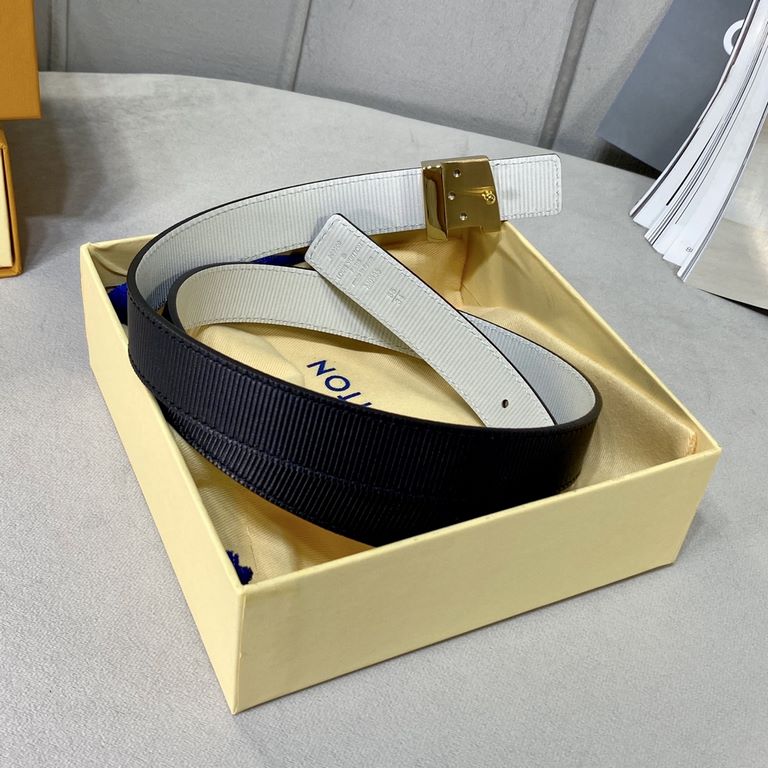 Comes in a fully packaged gift box  .               The newest   belt. Width 25mm Reversible calfskin leather embossed striped black on white Reversible with refined faux jade buckle