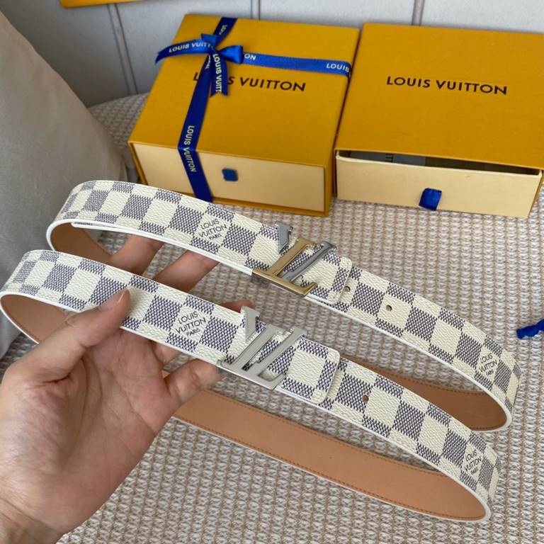 Comes with a full set of gift boxWidth 30mm LOUIS VUITTON OVERSEAS ORIGINAL GENUINE Made in Spain - Classic design Mon organ canvas leather belt Imported calfskin cream brushed bottom lining Shiny palladium-plated buckle