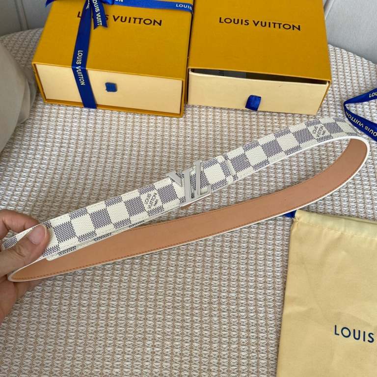 Comes with a full set of gift boxWidth 30mm LOUIS VUITTON OVERSEAS ORIGINAL GENUINE Made in Spain - Classic design Mon organ canvas leather belt Imported calfskin cream brushed bottom lining Shiny palladium-plated buckle