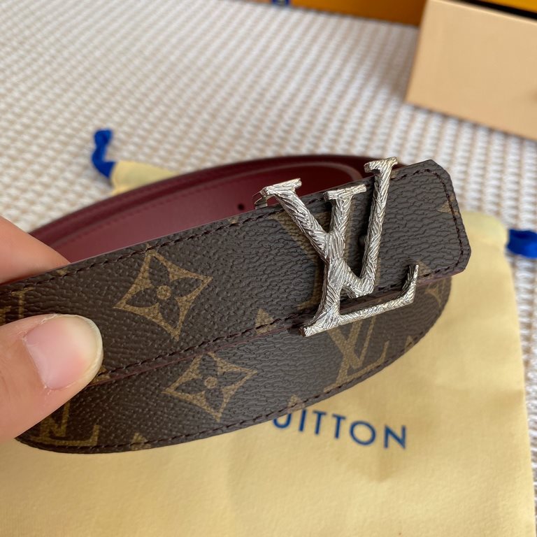 Comes with a full set of gift boxLOUIS VUITTON Louis Vuitton Overseas purchased original genuine Made in Spain - Classic reversible design, one for two Mon organ canvas leather belt, imported calfskin lining, shiny palla