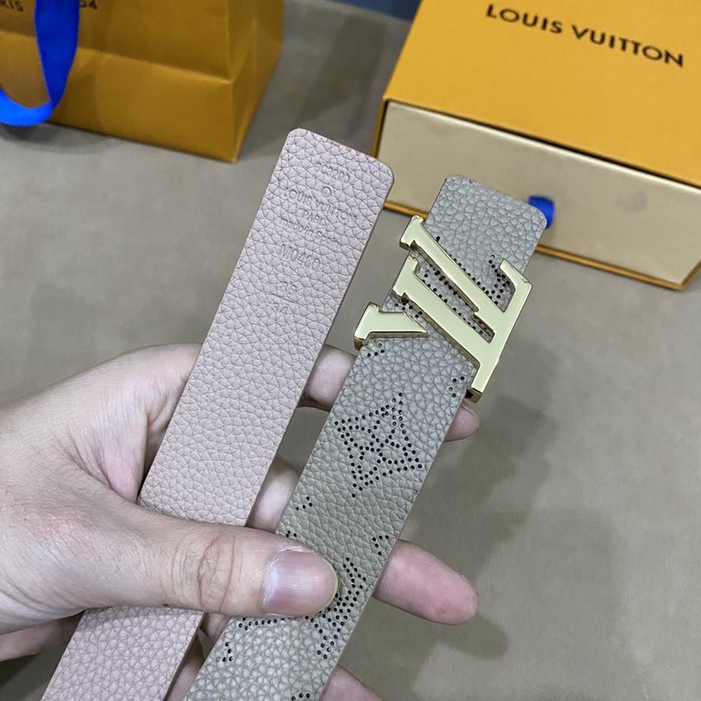 (Picture package )Width 30mm               Donkey new special limited to   women's belt width of 3cm both sides can be used Imported original calf leather decorated with openwork flower craft Classic letters buckle refin