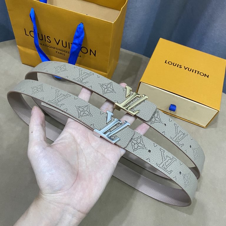 (Picture package )Width 30mm               Donkey new special limited to   women's belt width of 3cm both sides can be used Imported original calf leather decorated with openwork flower craft Classic letters buckle refin