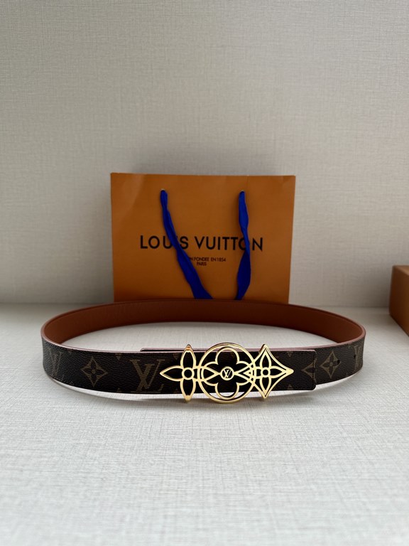 The LV Initiales Reversible Belt is available in Monogram canvas or smooth leather, allowing the classic logo buckle to take center stage for even more styling possibilities.