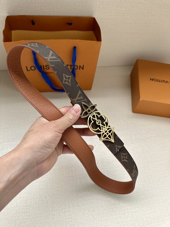 The LV Initiales Reversible Belt is available in Monogram canvas or smooth leather, allowing the classic logo buckle to take center stage for even more styling possibilities.