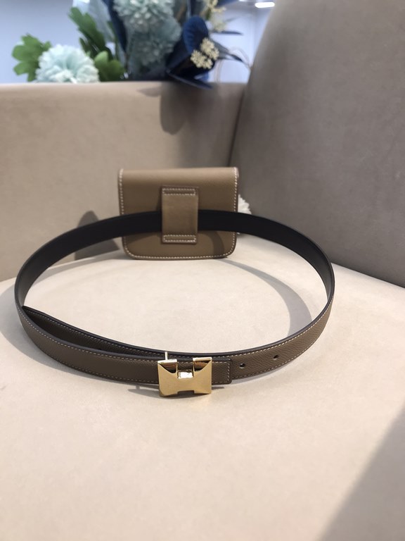 Hermes belt   belt bag at first sight is our innate fashion intuition, with different fashion collocation straight to the senses, light and shadow flow out of the aura, in the square inches between the integration of sel