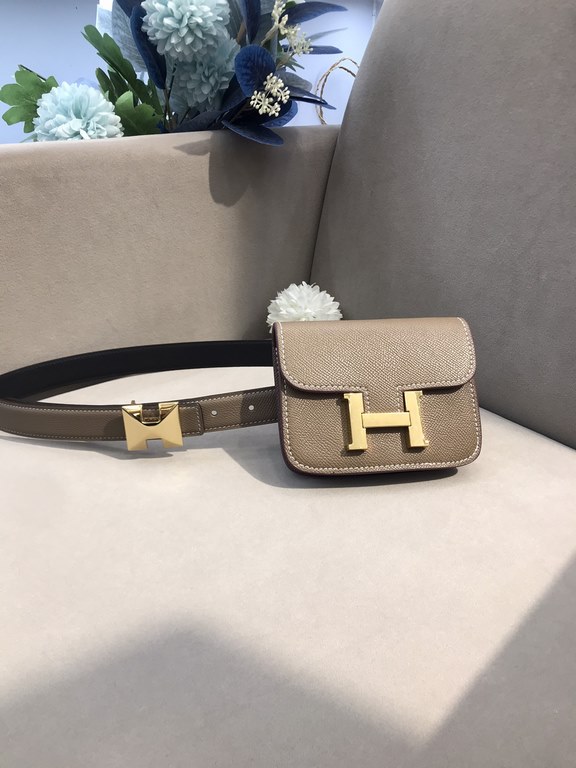 Hermes belt   belt bag at first sight is our innate fashion intuition, with different fashion collocation straight to the senses, light and shadow flow out of the aura, in the square inches between the integration of sel