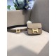 Hermes belt   belt bag at first sight is our innate fashion intuition, with different fashion collocation straight to the senses, light and shadow flow out of the aura, in the square inches between the integration of sel