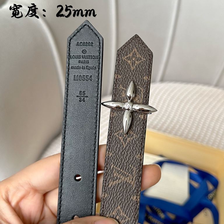 Lv pyrmide Truck L OEiI reversible belt 】 Donkey ladies   belt width 2.5cm Classic color coffee flower   calf leather plain bottom with new flower interlocking buckle can be worn on both sides of the fashionable and gene