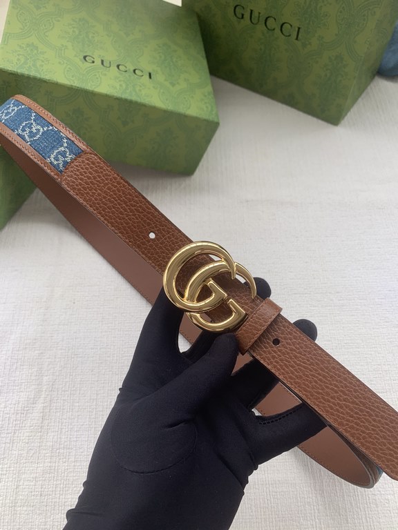 Women's Complete with gift box   G's new denim fabrics are interpreted through the lens of the Gucci aesthetic and emanate a strong brand identity. This belt is embellished with GG motifs throughout, incorporating a slig