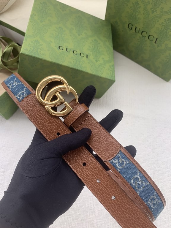 Women's Complete with gift box   G's new denim fabrics are interpreted through the lens of the Gucci aesthetic and emanate a strong brand identity. This belt is embellished with GG motifs throughout, incorporating a slig