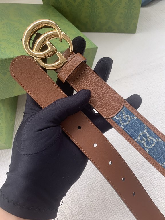 Women's Complete with gift box   G's new denim fabrics are interpreted through the lens of the Gucci aesthetic and emanate a strong brand identity. This belt is embellished with GG motifs throughout, incorporating a slig