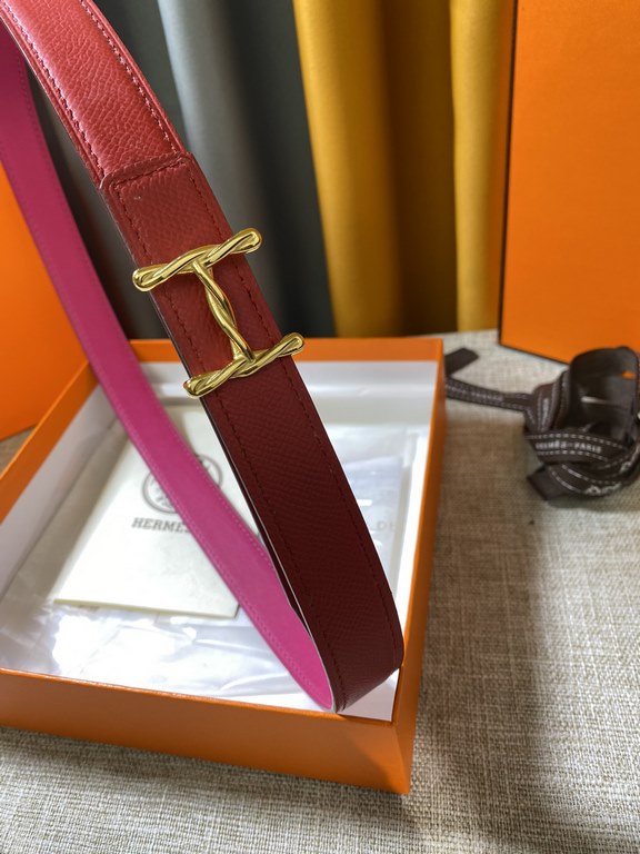 ~ Hermes new synchronized update, the original single generation purchase level, 24mm Belt body both sides of the imported original first-layer cowhide, pure steel new original buckle, the belt can be used on both sides 