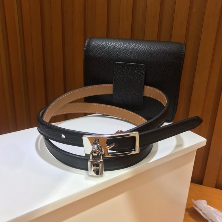 Hermes pig nose fanny pack   belt, the bag has to send a shoulder strap can be diagonally across the shoulder, the belt can be taken out for single use, imported original leather, worth having, on the body effect is very