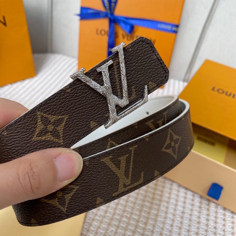 Comes with a full set of gift boxLOUIS VUITTON Louis Vuitton Overseas purchased original genuine Made in Spain - Classic reversible design, one for two Mon organ canvas leather belt, imported calfskin lining, shiny palla