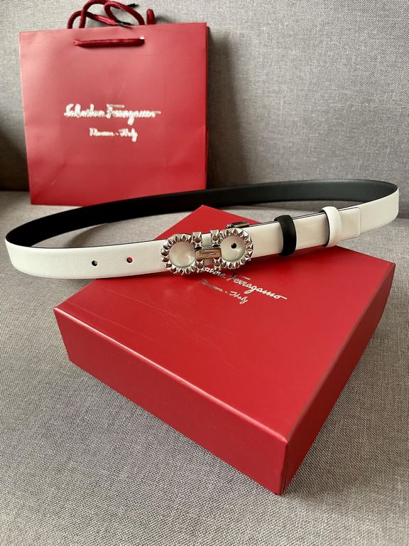 With a full set of packing gift box  Ferragamo women's double-sided imported calfskin head belt with 8 word boutique buckle, 2.5cm support NFC