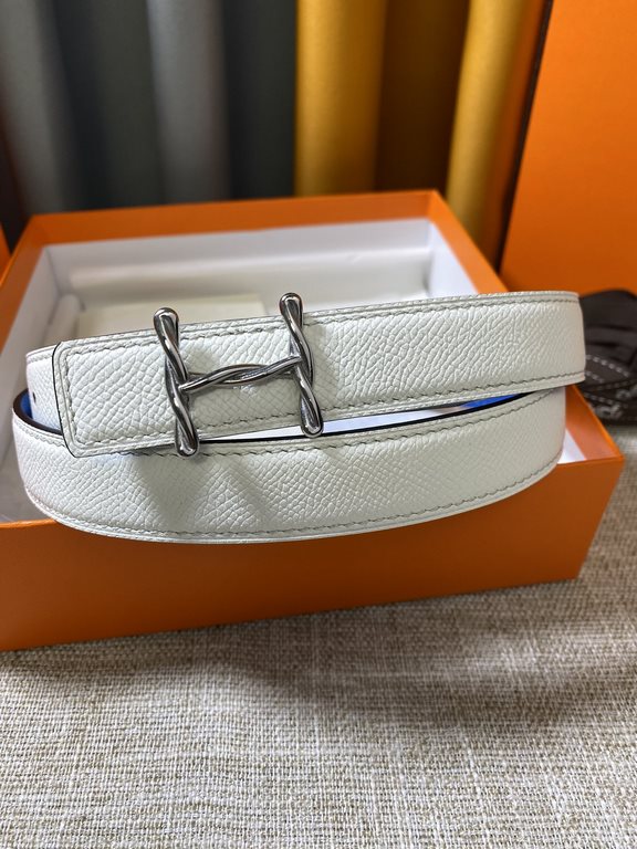 ~ Hermes new synchronized update, the original single generation purchase level, 24mm Belt body both sides of the imported original first-layer cowhide, pure steel new original buckle, the belt can be used on both sides 