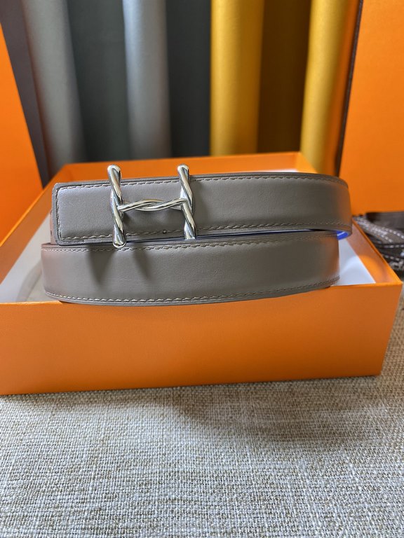 ~ Hermes new synchronized update, the original single generation purchase level, 24mm Belt body both sides of the imported original first-layer cowhide, pure steel new original buckle, the belt can be used on both sides 