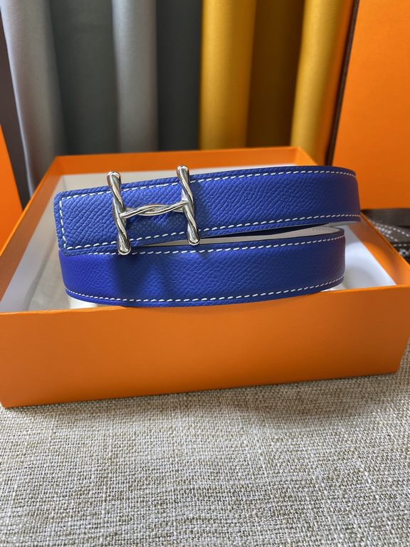 ~ Hermes new synchronized update, the original single generation purchase level, 24mm Belt body both sides of the imported original first-layer cowhide, pure steel new original buckle, the belt can be used on both sides 