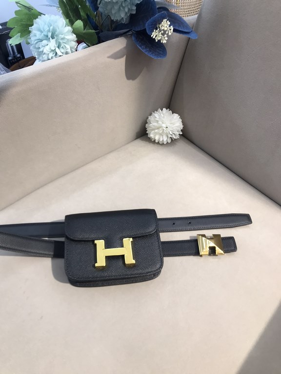 Hermes belt   belt bag at first sight is our innate fashion intuition, with different fashion collocation straight to the senses, light and shadow flow out of the aura, in the square inches between the integration of sel